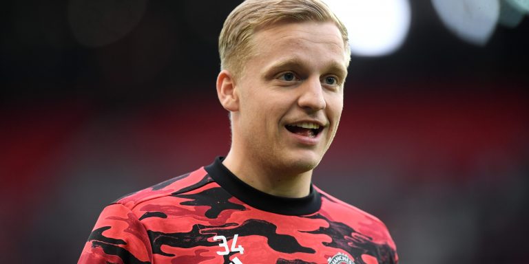Pundit tips Everton to land Donny van de Beek in January