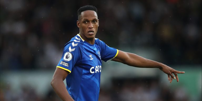 Virals: Everton defender Yerry Mina ‘proposed’ to AC Milan