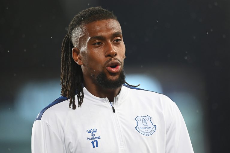 Everton: Paul Robinson heaps praise on Alex Iwobi