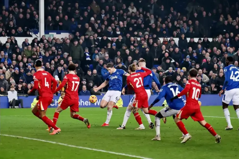 ‘I Wouldn’t Be Surprised’, Tony Cascarino warns Everton could finish above Liverpool