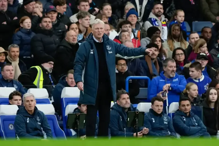 European horizons: Defining test for Moyes’s Everton against wounded Chelsea