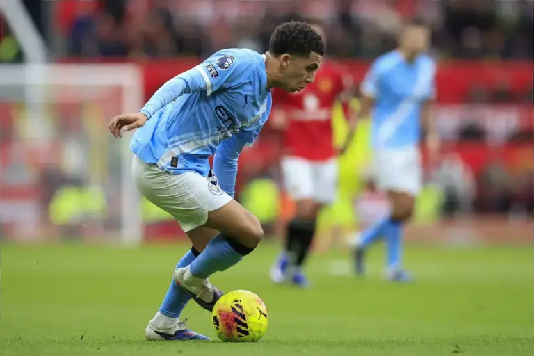 England legend supports Everton’s push for young star