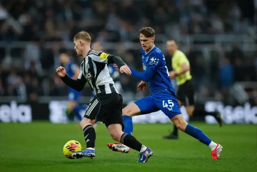 Everton ‘golden boy’ faces uncertain pathway with Hackney and Doumbia linked