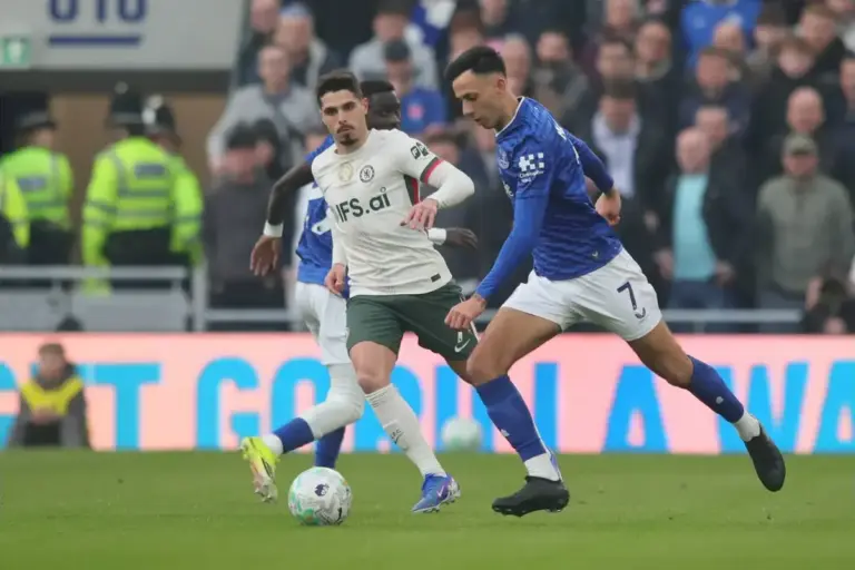 ‘It’s been tough’, Dwight McNeil opens up on failed Palace move and Everton resurgence