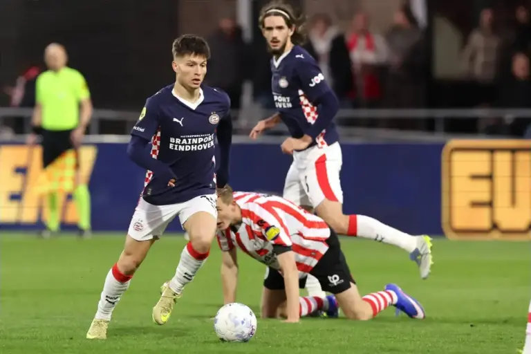 Everton scouts watch PSV winger Esmir Bajraktarevic as summer interest grows