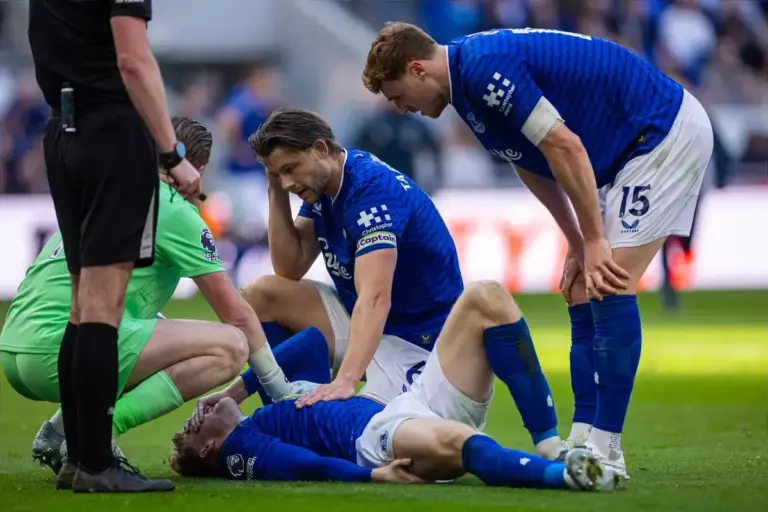 ‘Worried it could be serious’. Moyes fears worst as Branthwaite suffers fresh hamstring blow