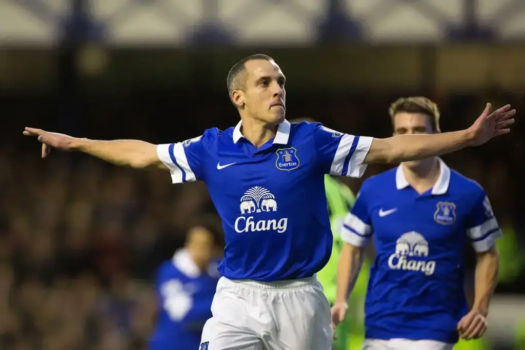 ‘There has to be a level of understanding’: Leon Osman defends midfielder after Moyes remarks