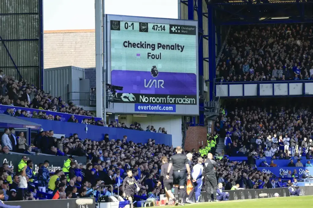 ‘Referees rely too much on VAR’, Former England defender proposes new VAR changes