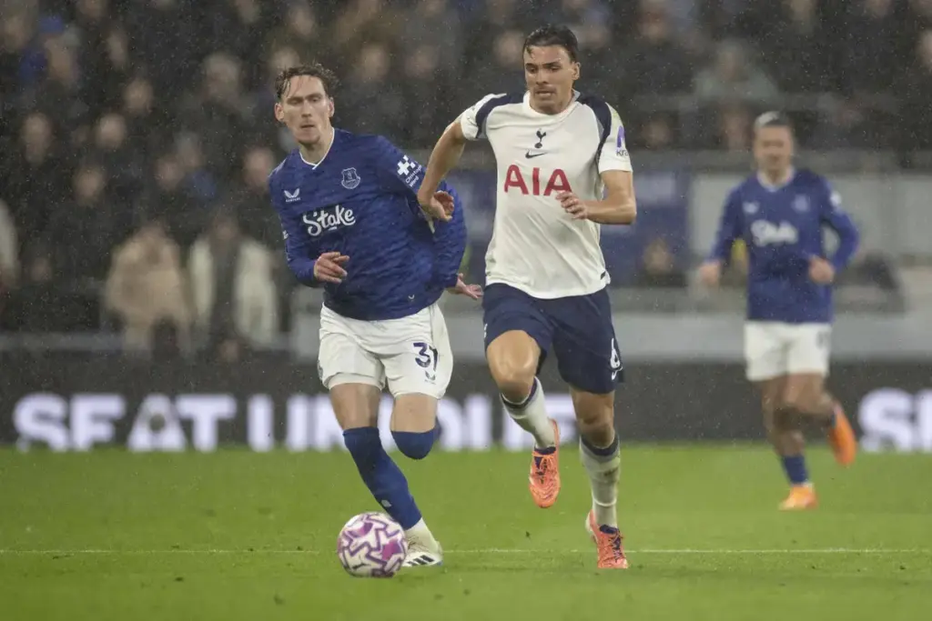 Everton team news: Gana faces fitness test ahead of final day Tottenham clash