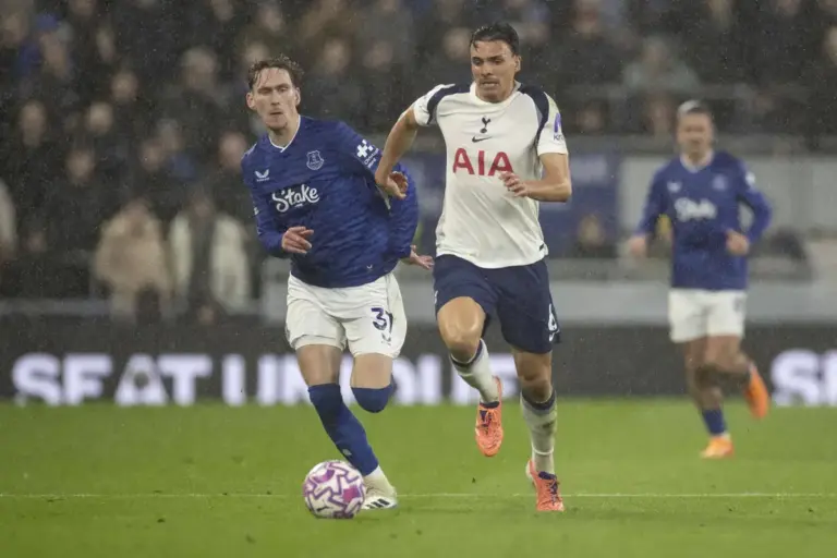 Everton team news: Gana faces fitness test ahead of final day Tottenham clash