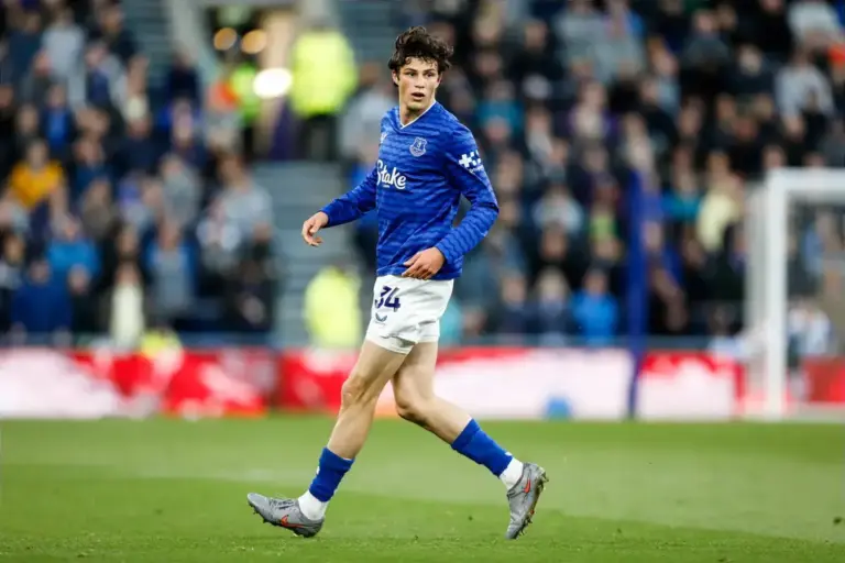 ‘I’m living my dream’, Merlin Rohl rewarded a rare Everton start for his patience and attitude
