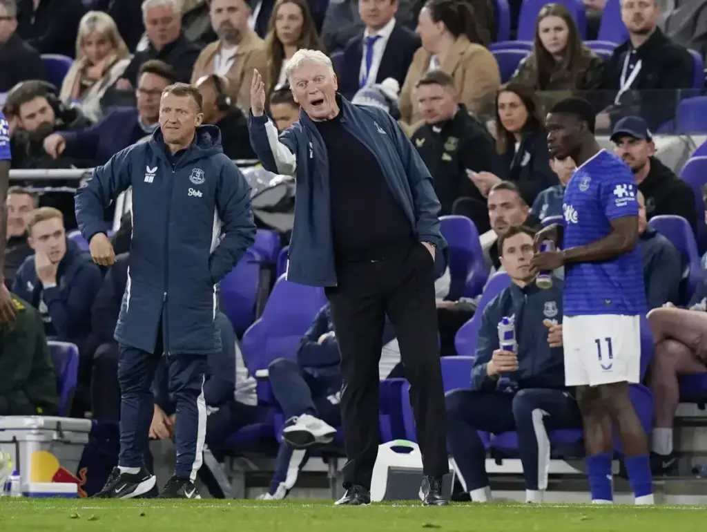 ‘It’s an absolute free-for-all’, Moyes fumes as Everton denied another clear penalty