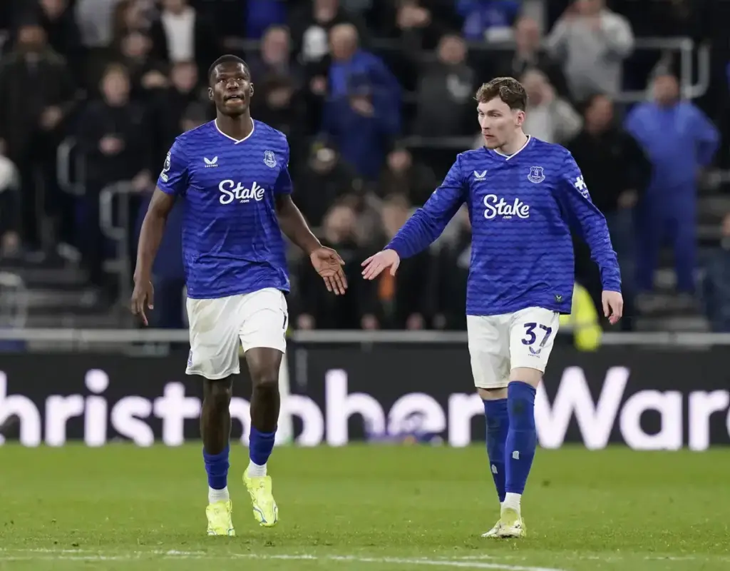 Thierno Barry repays Moyes’ faith with crucial Manchester City brace