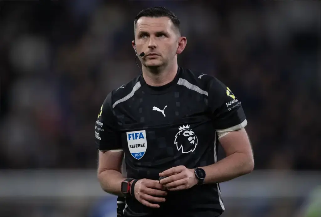 ‘How have they not seen it?’, David Moyes confronted Michael Oliver over Man City penalty
