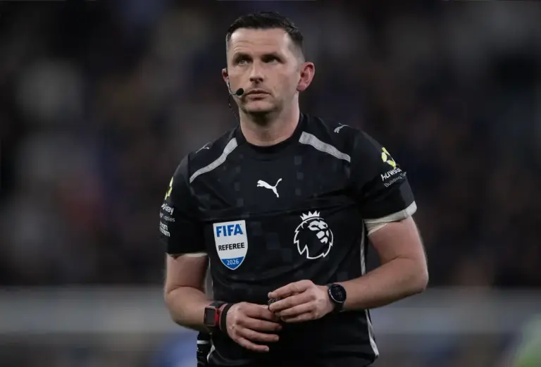 ‘How have they not seen it?’, David Moyes confronted Michael Oliver over Man City penalty