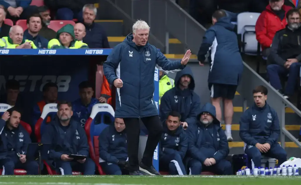 David Moyes targets Premier League veteran to help solve Everton defensive issues