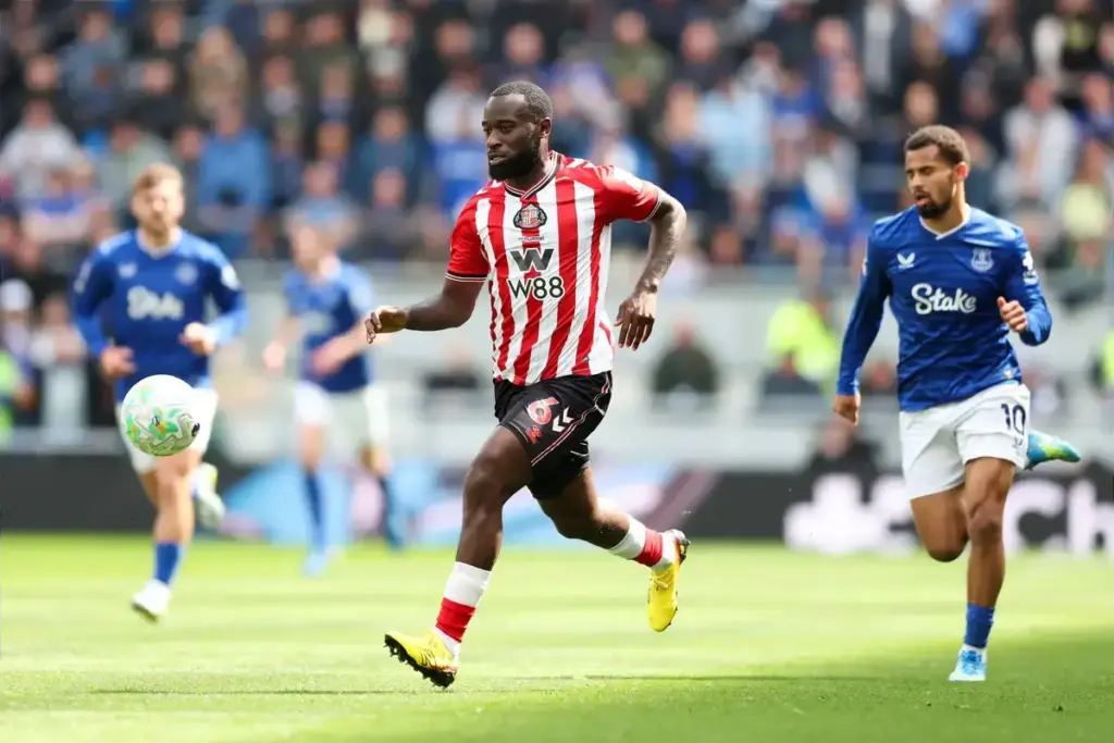 EVERTON NEWS TODAY: Geertruida a £20m target as Moyes faces fan fury