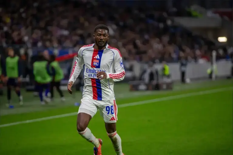 Everton monitoring Ainsley Maitland-Niles in search for right-back reinforcements