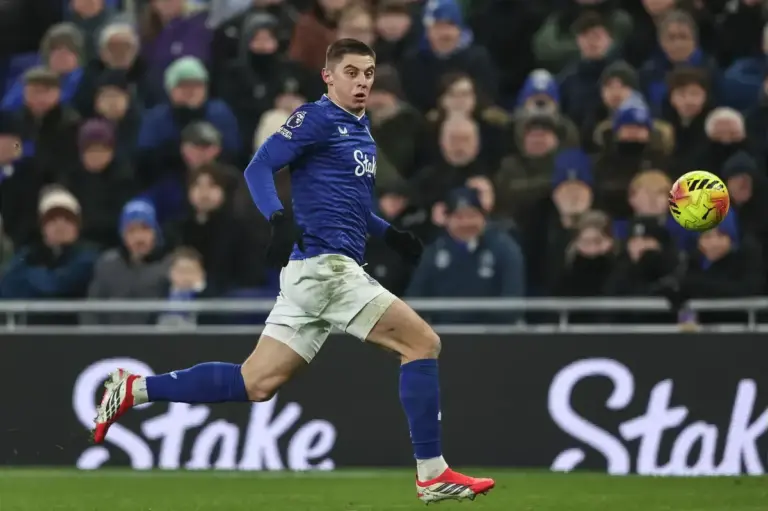 Vitalii Mykolenko’s new Everton deal sparks debate over club ambition