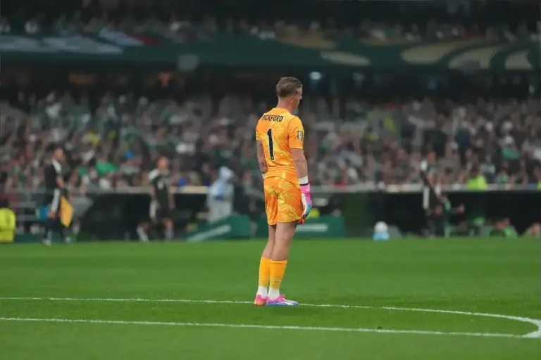 Pickford’s night in numbers: saves, stats and the minutes that counted in Mexico City