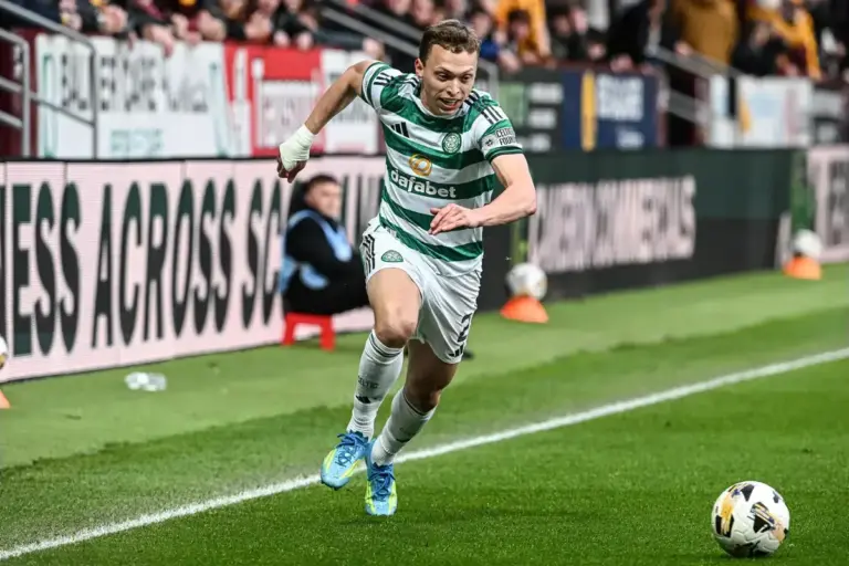 Everton close in on Johnston as Celtic brace for offer