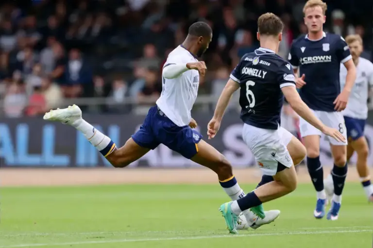 Everton win 4-0 at Dundee as pre-seaon begins with gentle shakedown