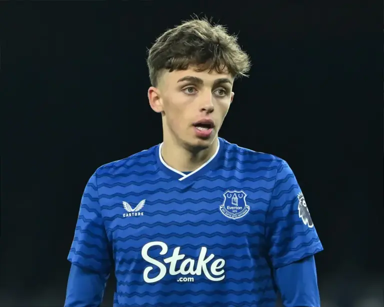 Everton face Harvey Foster decision as academy midfielder catches the eye
