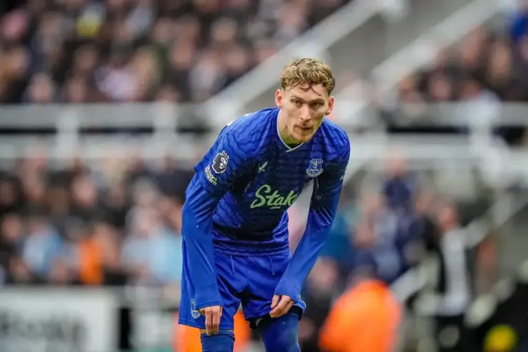 Aston Villa weigh up renewed move for long-term Everton target