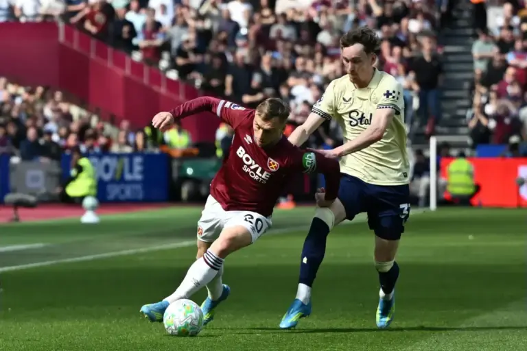 Everton handed boost as Bowen stance on transfer emerges