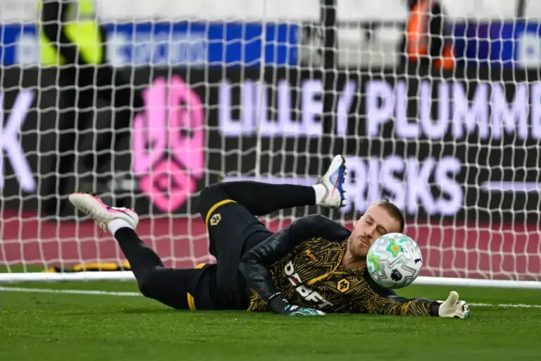 Everton’s next keeper move may depend on a departure at the Hill Dickinson
