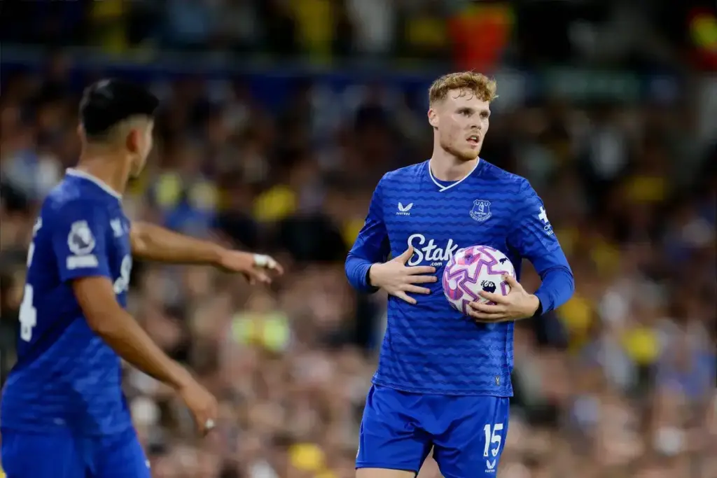 Everton’s frustrating summer as Moyes’ search for a right-back looks set to span the whole window