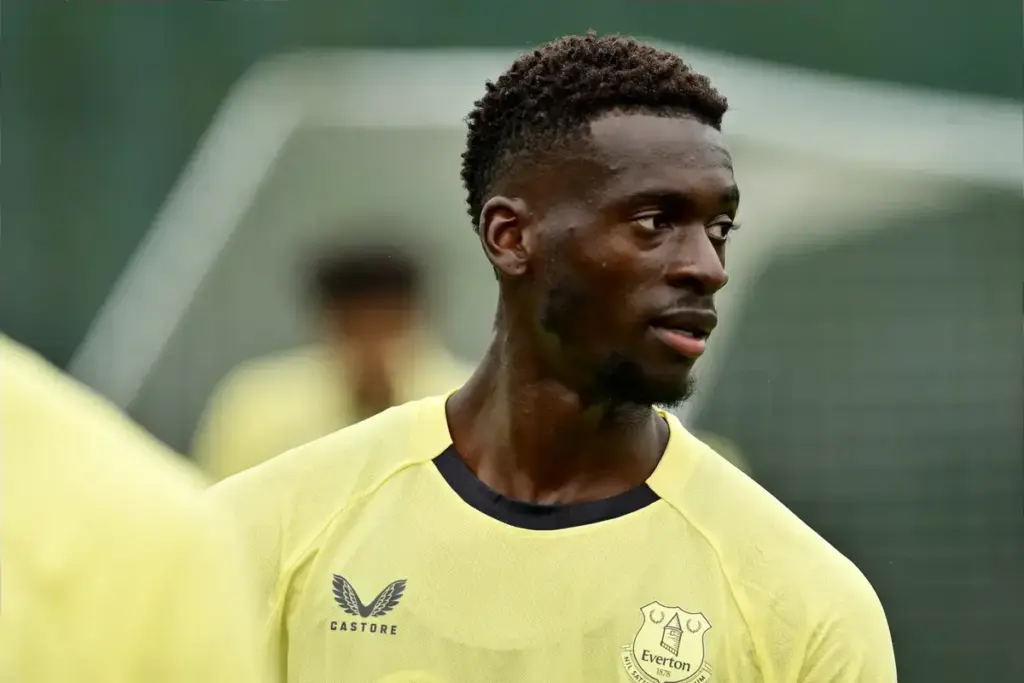Hull City step up Iroegbunam pursuit as formal talks get under way with Everton