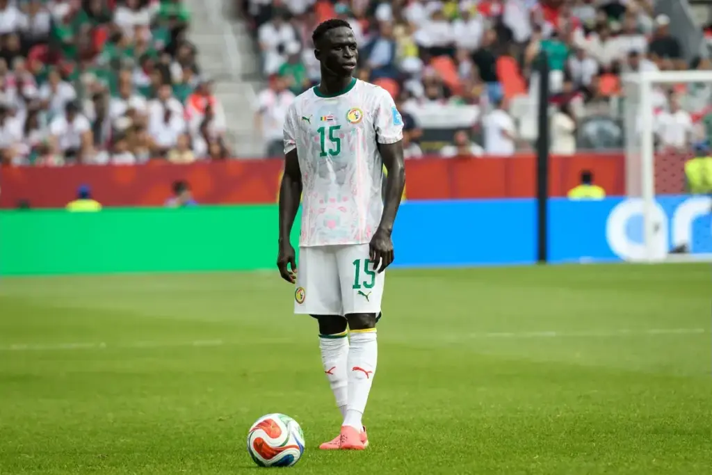 Everton and big-spending Ipswich line up for the same free agent — again