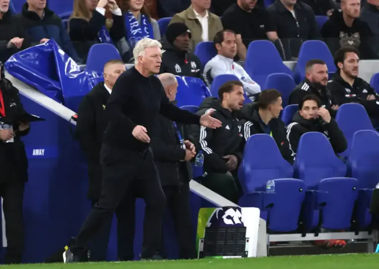 Moyes and Everton board at odds over Daniel Munoz interest