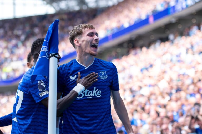 Mike Dean says Chelsea star should have been sent off against Everton