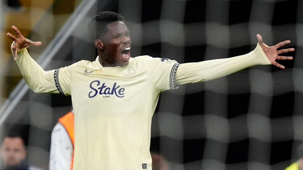 Thierno Barry celebrating in an Everton kit.