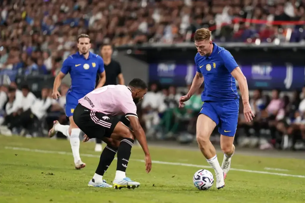 Everton handed clear run at Chelsea striker as Alonso makes call