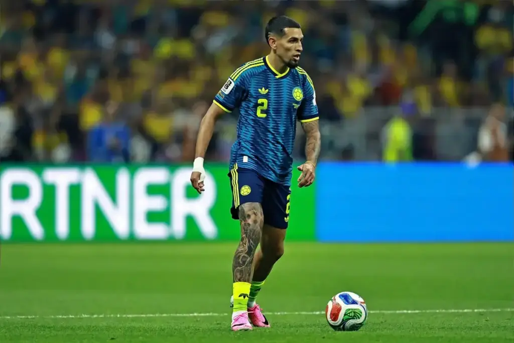 Everton advance Daniel Muñoz talks as Tottenham watch £25m deal