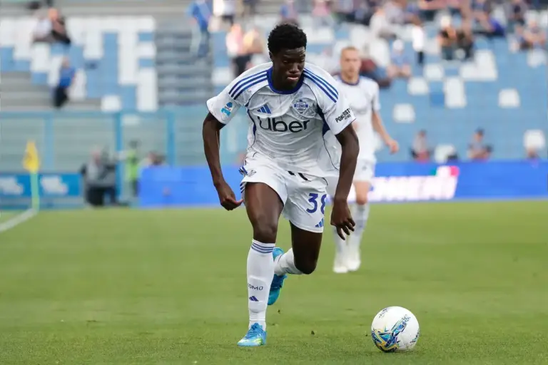 Everton make fresh enquiry over Como winger Assane Diao