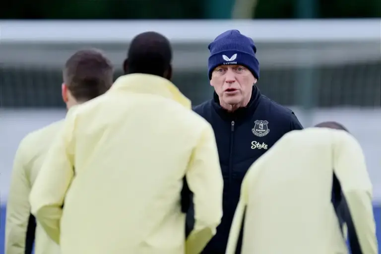 Former Everton chief makes Moyes exit claim ahead of crucial January window