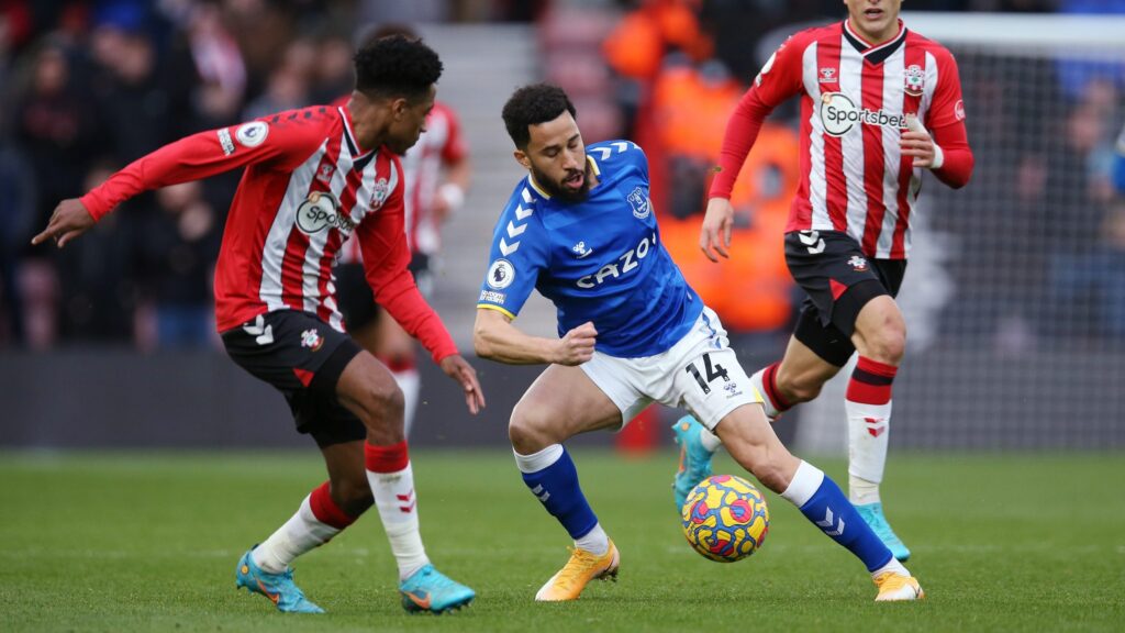 Andros Townsend in action for Everton against Southampton