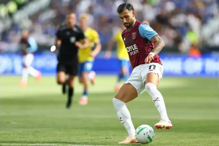 Everton made £45m striker move as Deadline Day scramble deepened