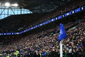 Everton 2-2 Man United: Maitland-Niles rocket earns Blues dramatic point