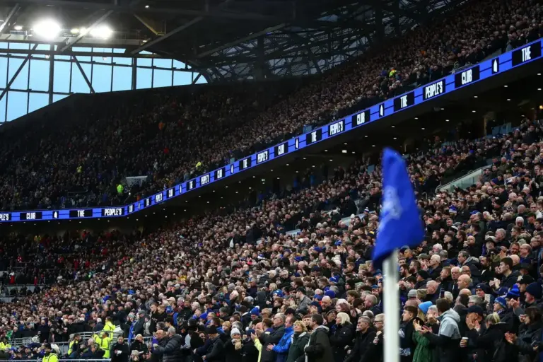 Everton 2-2 Man United: Maitland-Niles rocket earns Blues dramatic point