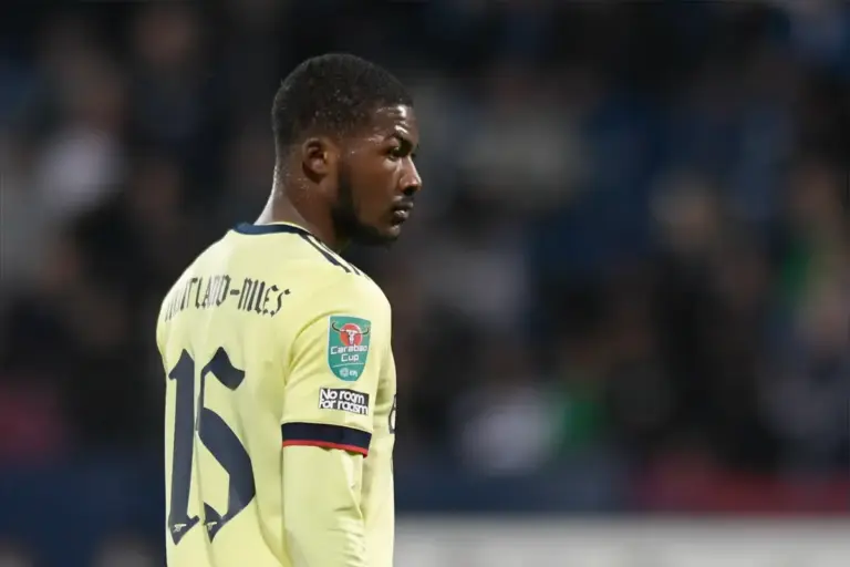 Ainsley Maitland-Niles has given David Moyes a big Everton decision