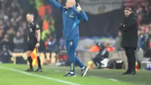 Sean Dyche Everton: Sean Dyche on the touchline during a football match, wearing a blue Nottingham Forest tracksuit