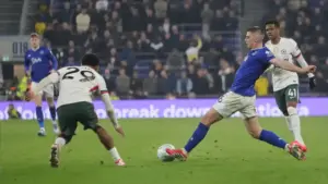 Vitalii Mykolenko injury update: Vitalii Mykolenko playing for Everton in a Premier League match against Chelsea.