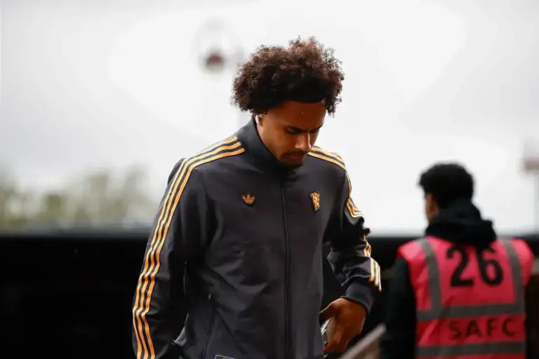 Could Everton return for Joshua Zirkzee in January as Man Utd situation changes?